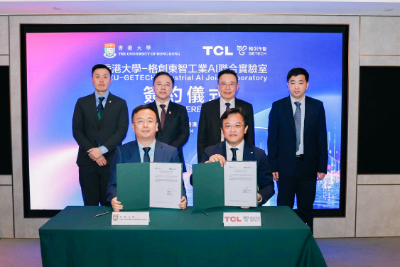 （後左起）港大科橋有限公司總經理王光世先生; 香港大學校長張翔教授; TCL創始人董事長李東生; TCL工研院香港研发中心首席執行官俞大海博士（前左起）香港大學副校長申作軍教授; TCL 實業副總裁、格創東智首席執行官何軍